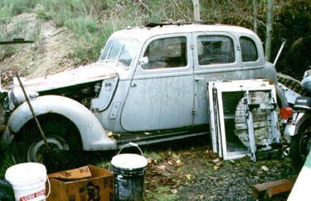 <I>This P3 6 Light from 1949 is the dreamcar of Barry Lafbery in Canada. Barry is going to bring it back to it's former glory.</I>