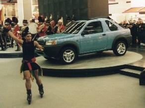 <I>Tredrrarsvarianten av Freelander vid introduktionen i Frankfurt hsten 1997. 
 </I>