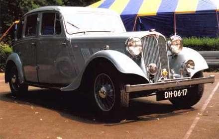 This Rover 14 Streamline Saloon from 1935 "lives" in Belgium. 
The model is rare. Only two are known to have survived. 
