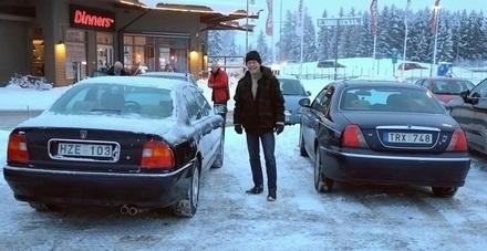 Tv� Rover, tre trogna medlemmar kom.