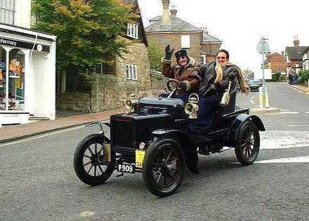 <I>A Rover from 1904 during the London to Brighton Veteran Car Run in 2001.</I> Photo: Martin Hooper