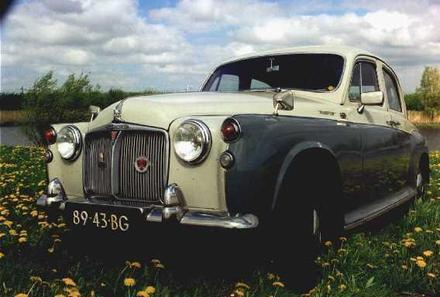 <I>This Rover 100 belongs to Johan Strijdhorst in the Netherlands. This car does about 4000 miles every year (weekends) and it is used as a stand-in when his daily car, a P6 3500 Aut 1969, is at the workshop.</I> 