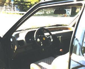 Interir med instrumentbrdan i Carstens 216GTI. 
