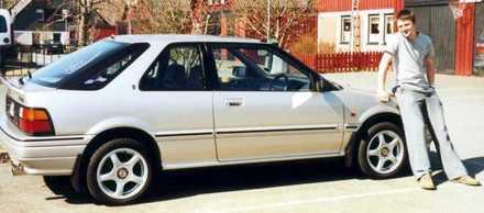 <I>Denna Rover 220GTi från 1992 tillhör Lee Taylor, engelsman som bor i Sverige. </I>