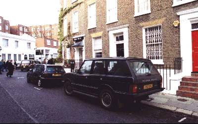 A Range Rover from 1991 at Portobello Road in London.