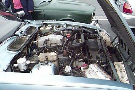 This SD1 V8 has been rebuilt and now have Bosch electronic fuel injection instead of the original Holley 390 carbs. 