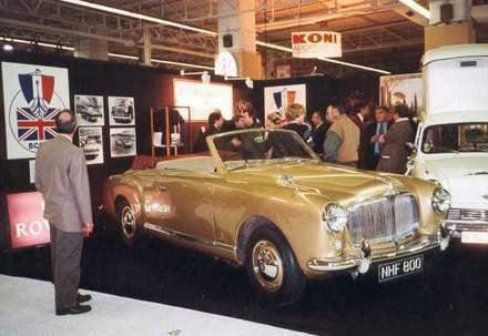 <I>Farina Drophead fotograferad i BCCRC-montern vid Retromobile i Paris februari 2000. Bilen tillhr George Hamill i Storbritannien.</I>